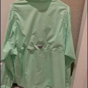 Men’s size XL PERFORMANCE FISHING GEAR shirt in new condition.